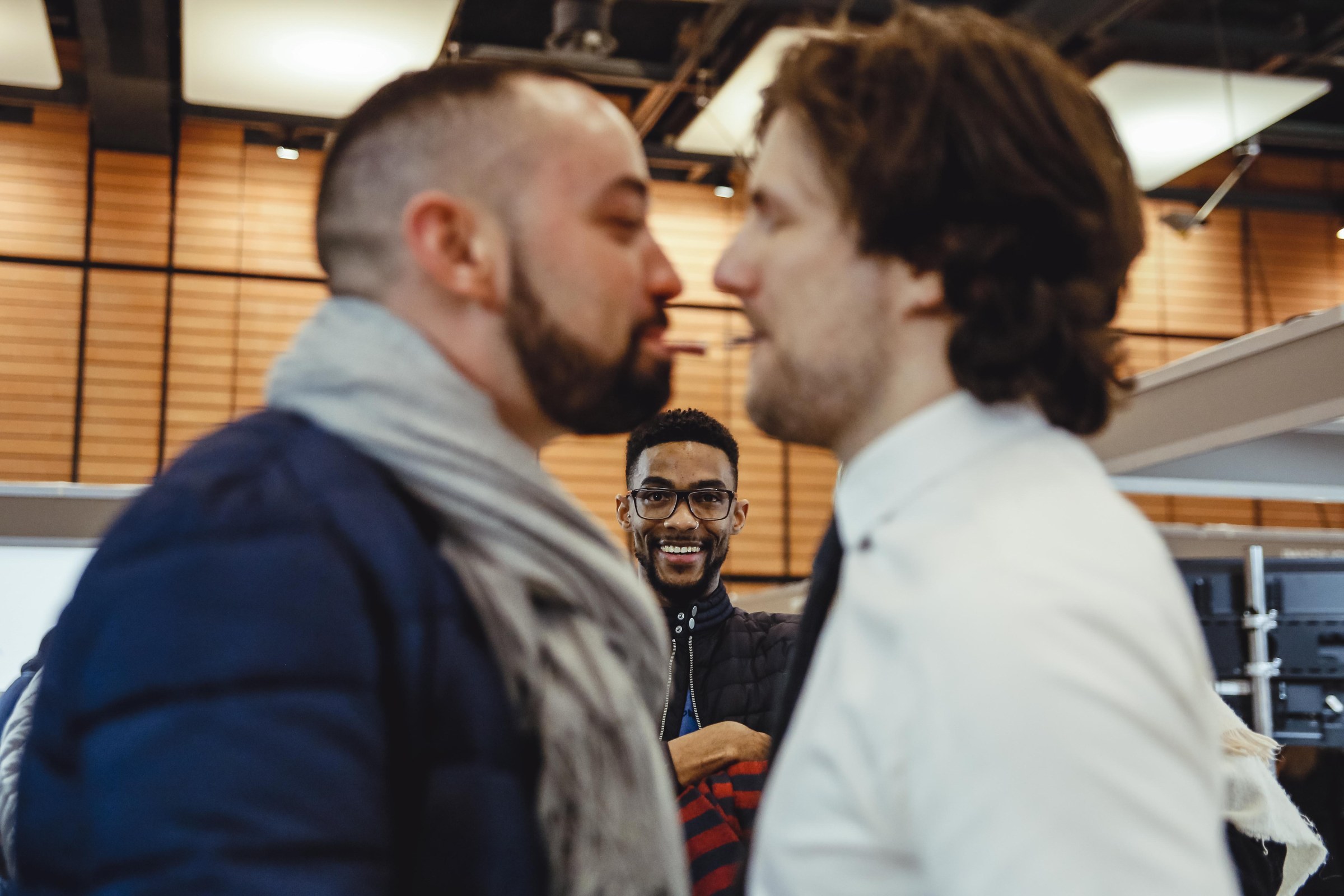 Complices de l’impossible. — Bastien en interaction avec le public