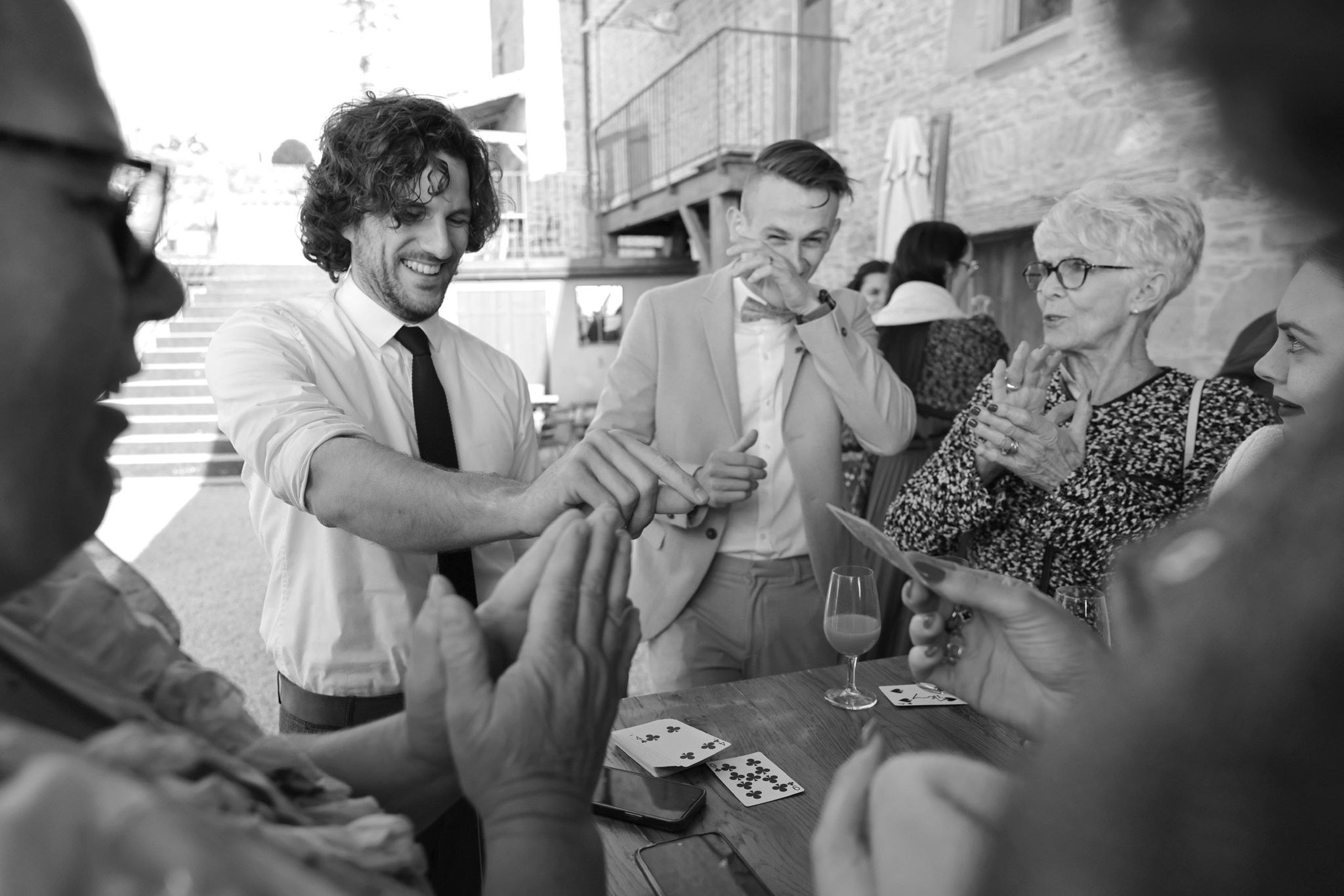 La magie rassemble. — Bastien en interaction avec le public